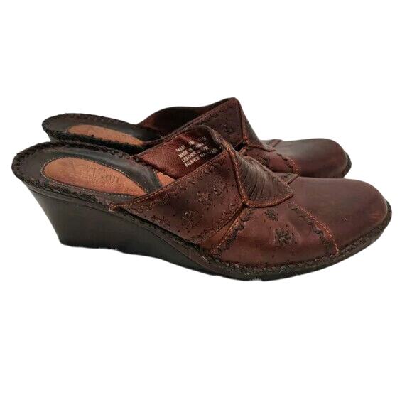 Clarks Shoes - vintage Y2K Clark’s brown Leather Wedge Mule sz 9